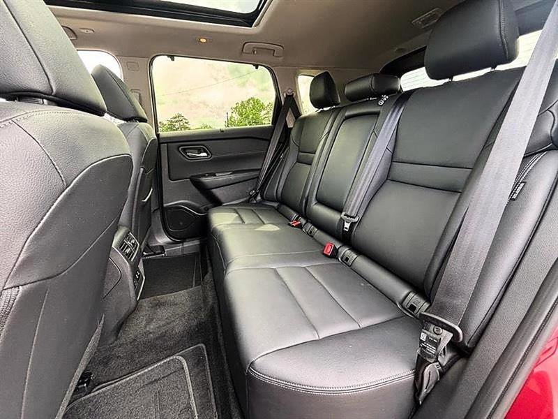 Used 2025 Nissan Rogue SL w/ Tech Package image 38