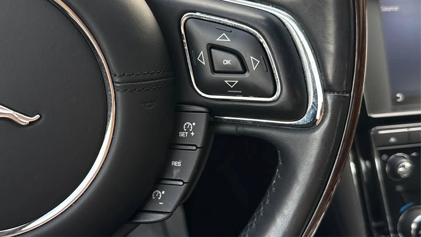 Used 2016 Jaguar XJ R-Sport RWD image 30