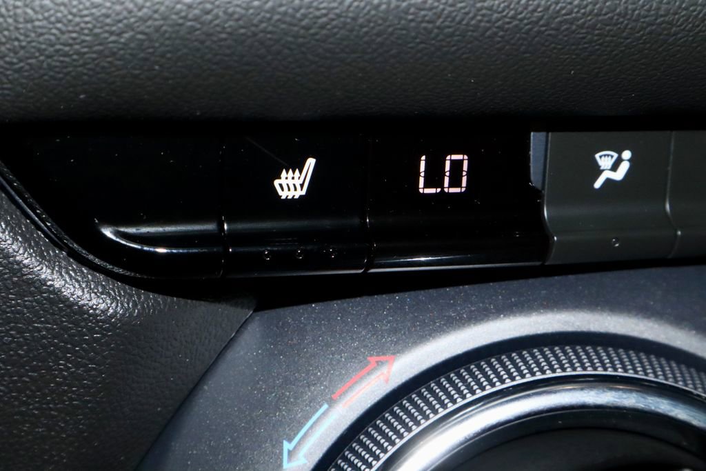Used 2025 Chevrolet Blazer LT FWD image 4