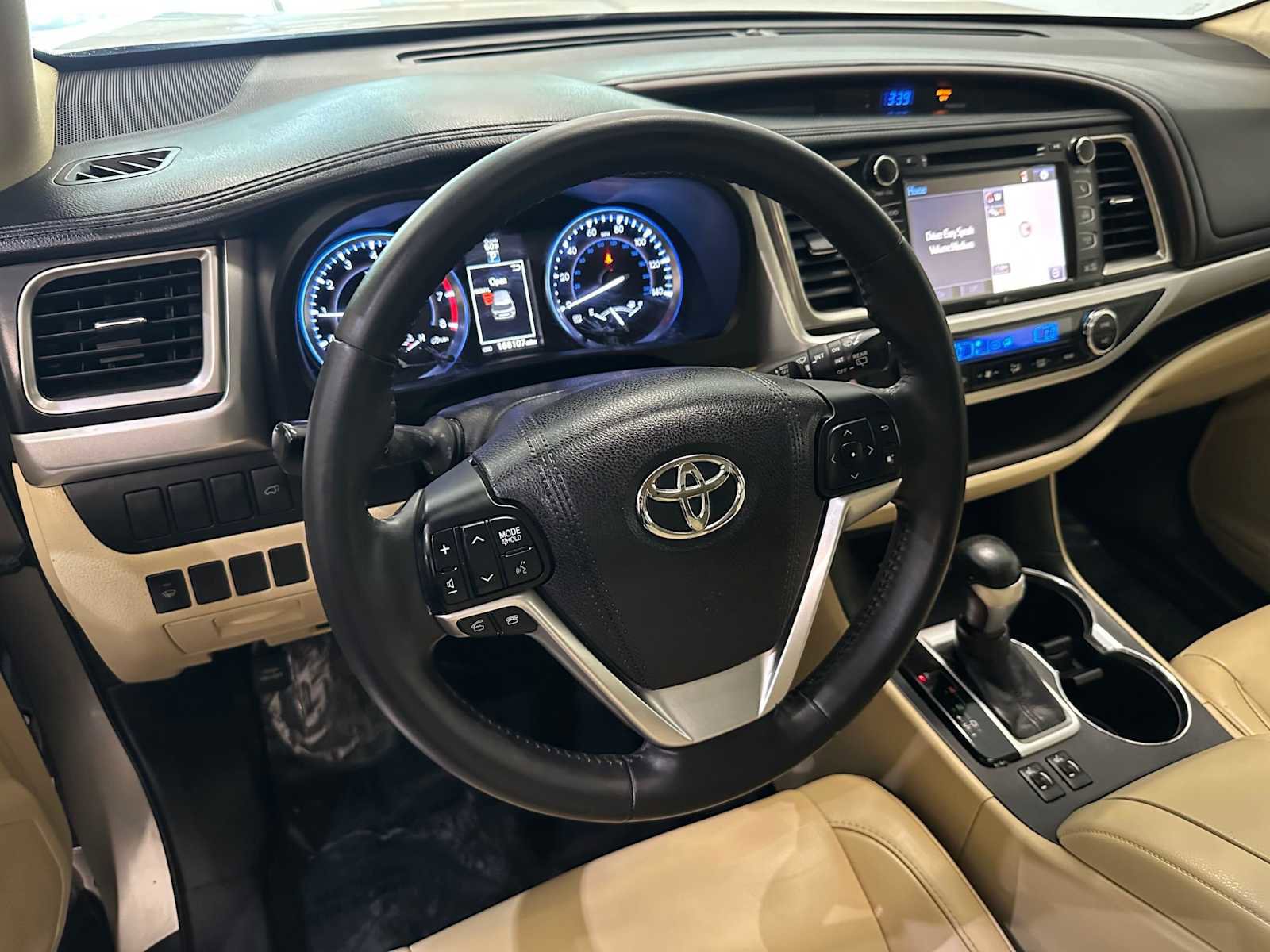 Used 2015 Toyota Highlander XLE AWD/4WD image 3