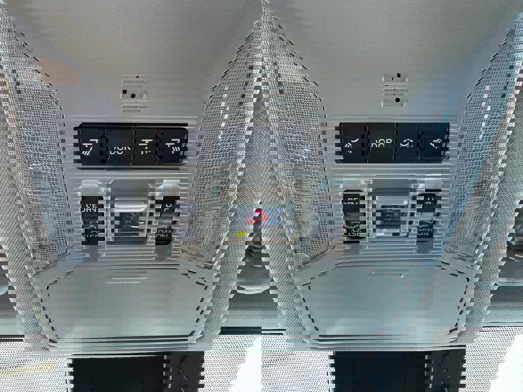 Used 2021 Toyota RAV4 XLE Premium image 31