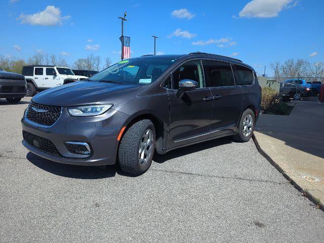 Certified 2023 Chrysler Pacifica Limited FWD image 4