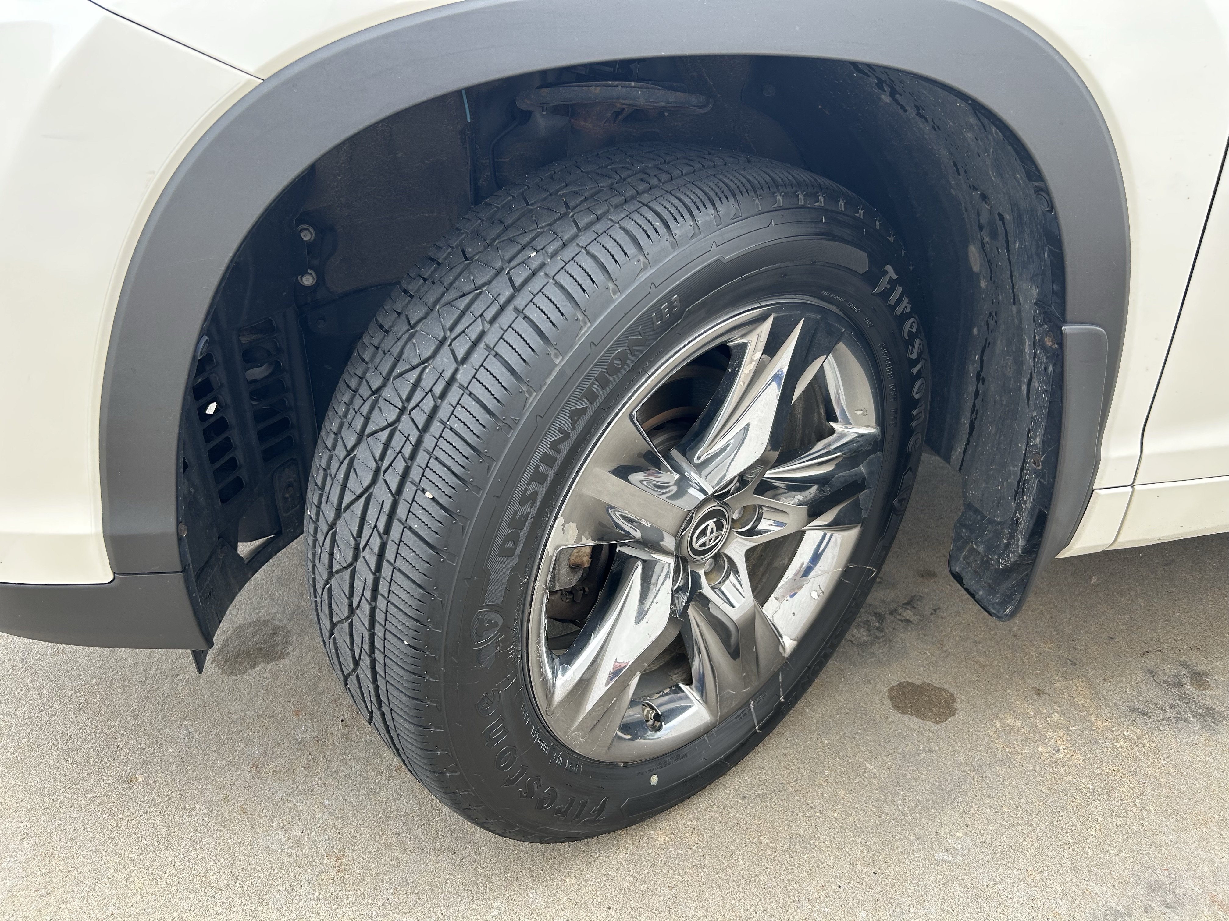 Used 2017 Toyota Highlander Limited Platinum AWD/4WD image 4