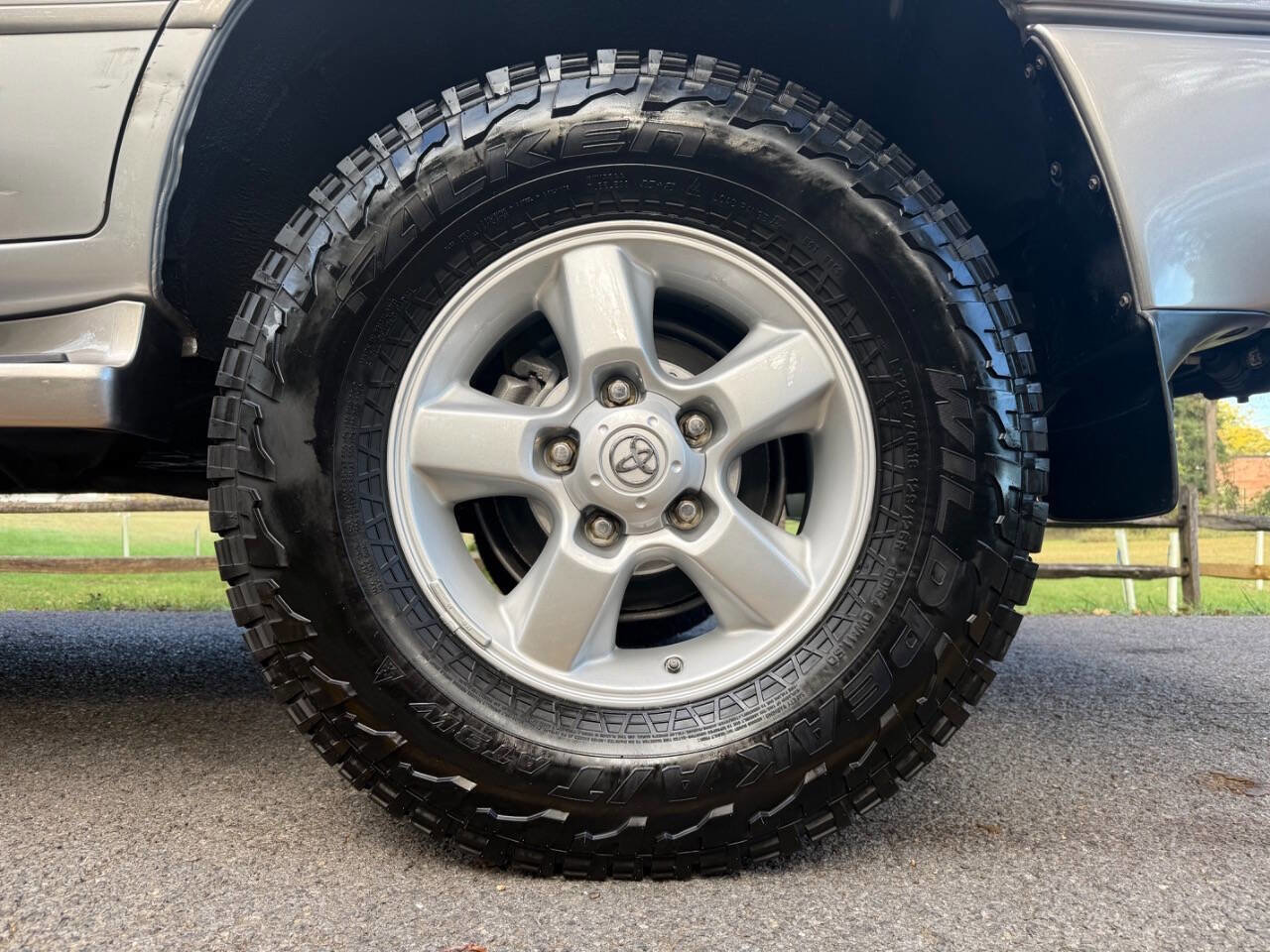 Used 2006 Toyota Land Cruiser image 24