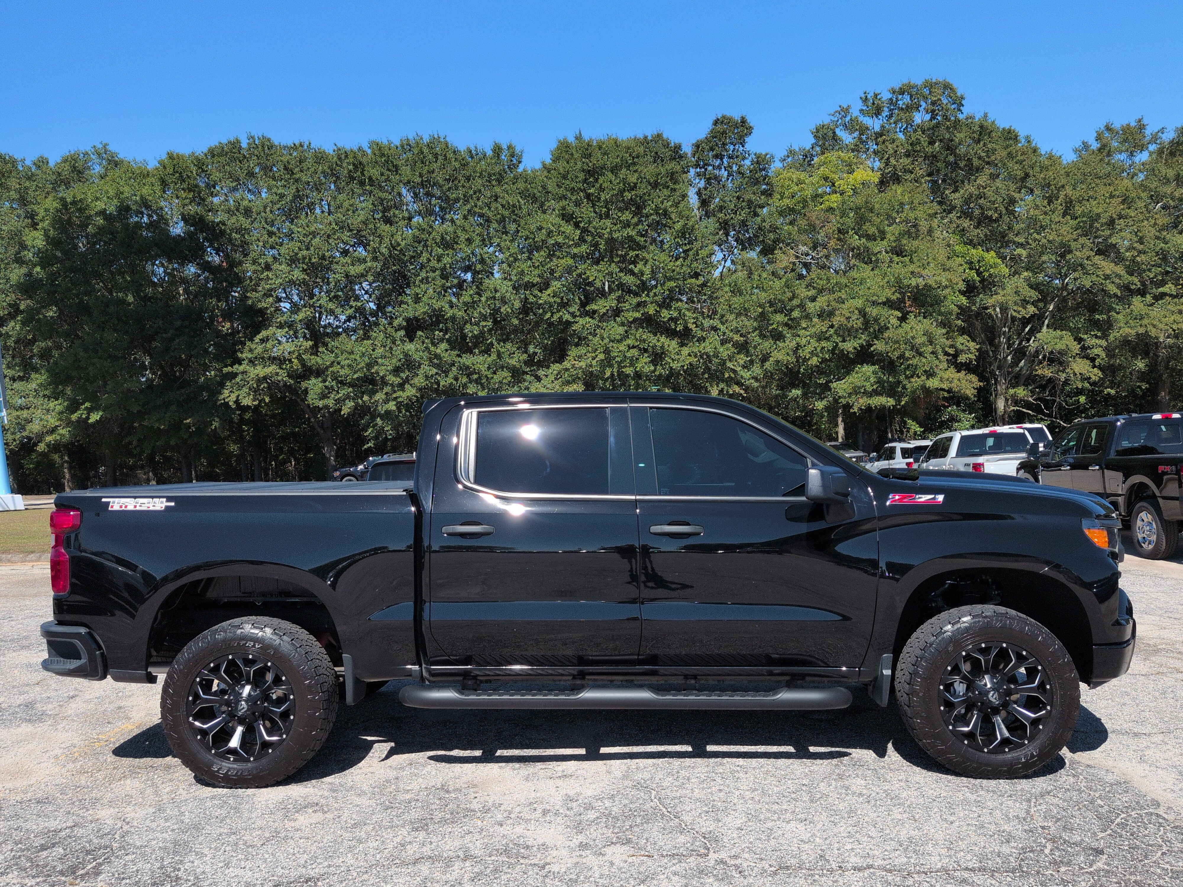 Used 2024 Chevrolet Silverado 1500 Custom Trail Boss AWD/4WD image 2