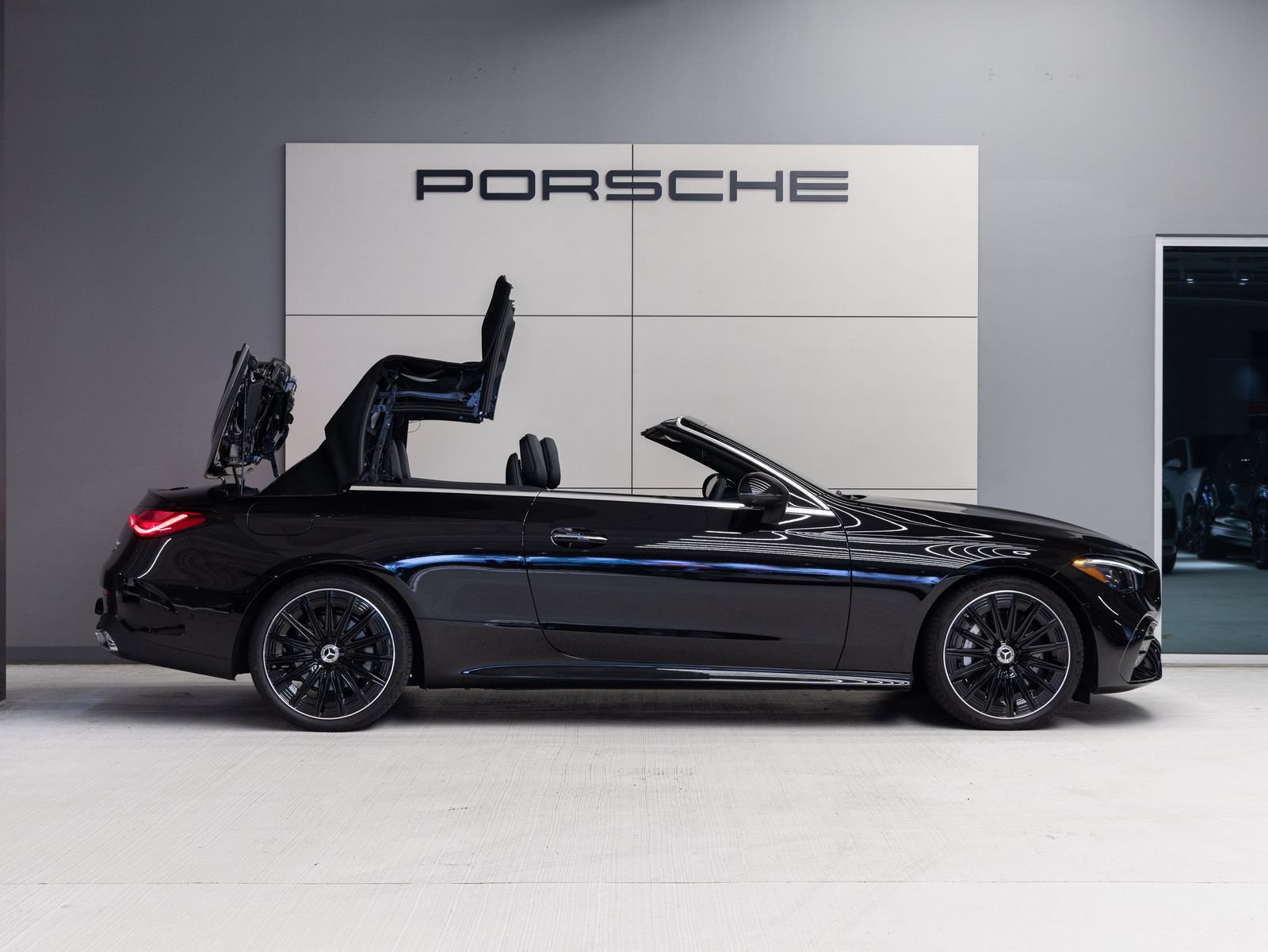 Used 2026 Mercedes-Benz CLE 450 4MATIC Cabriolet image 10