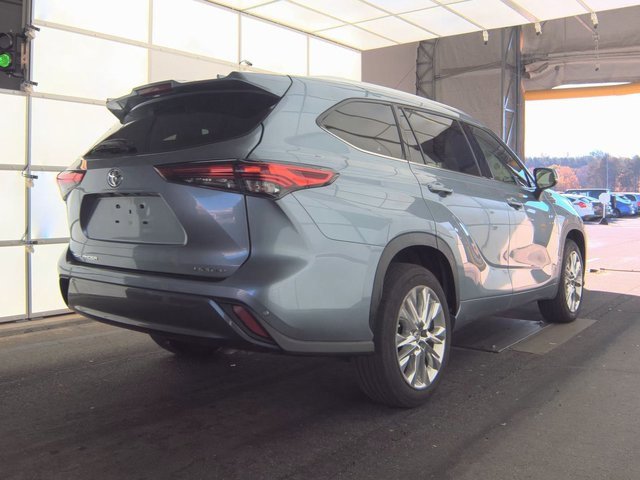 Used 2021 Toyota Highlander Limited image 2