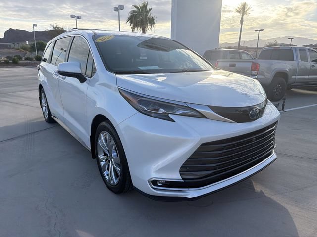 Certified 2024 Toyota Sienna Platinum FWD image 3