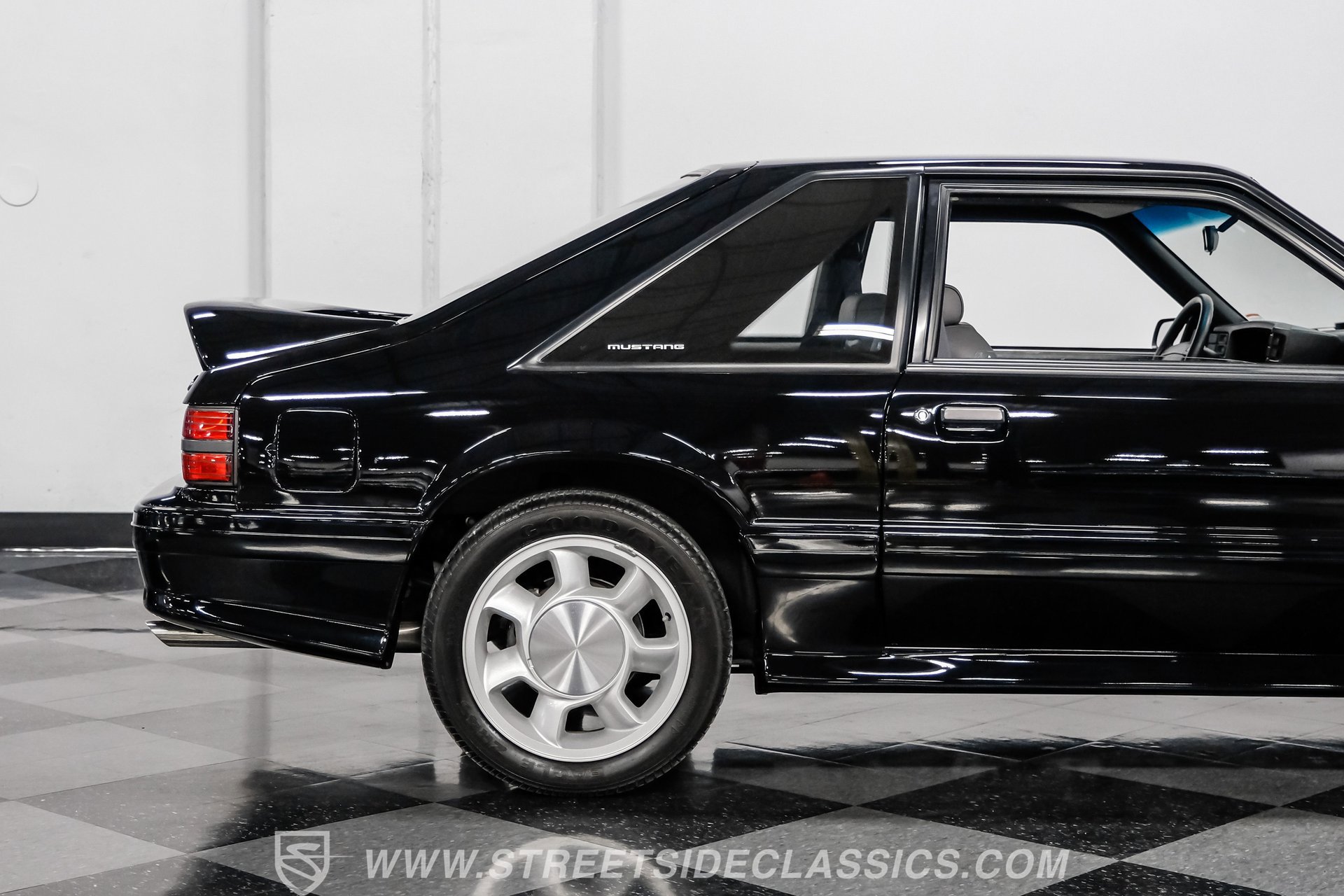 Used 1993 Ford Mustang Cobra image 28