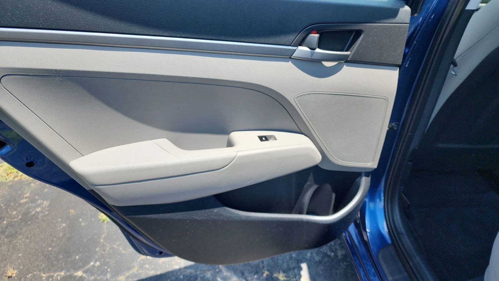 Used 2017 Hyundai Elantra SE image 28