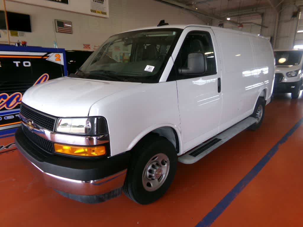 Used 2025 Chevrolet Express 2500 w/ Driver Convenience Package RWD image 2