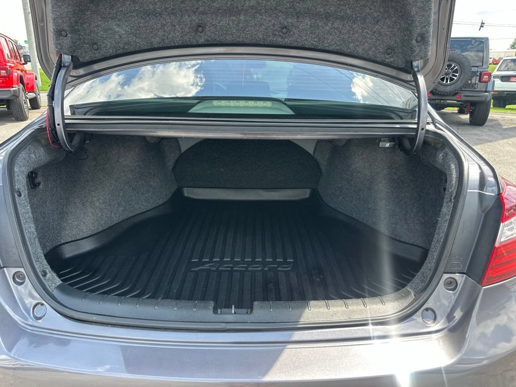 Used 2017 Honda Accord LX image 10