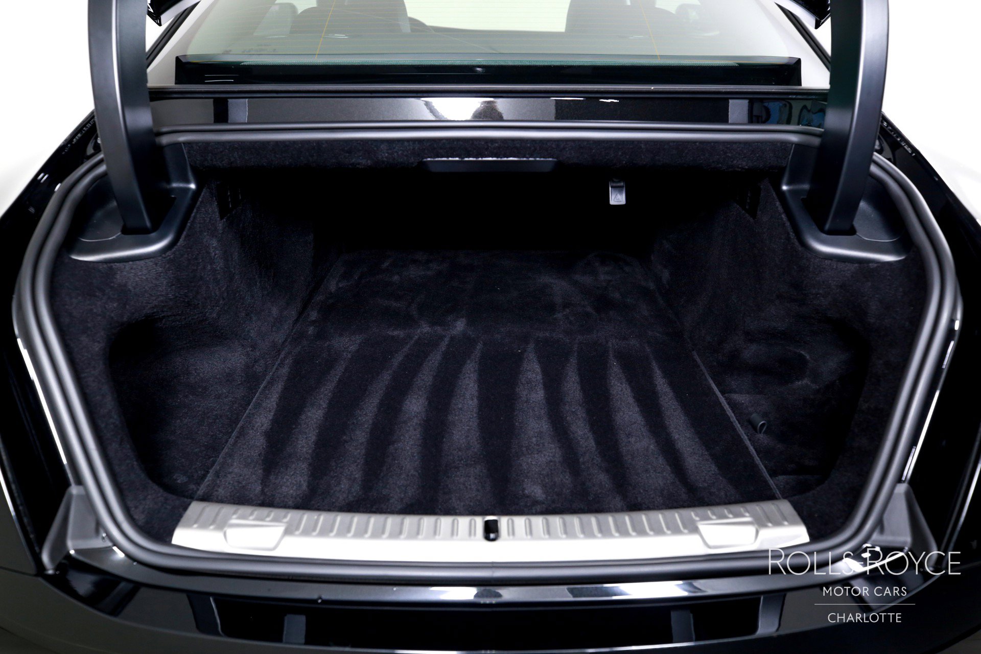 Used 2025 Rolls-Royce Spectre w/ Spectre Launch Package image 21