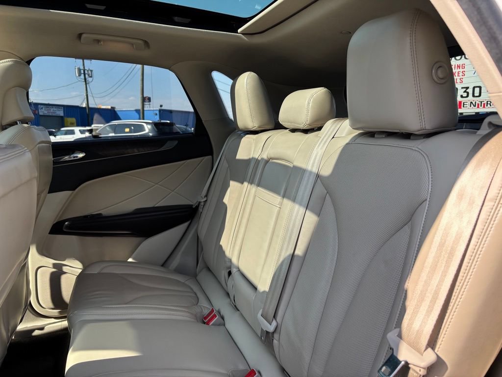 Used 2019 Lincoln MKC Reserve w/ MKC Technology Package FWD image 16