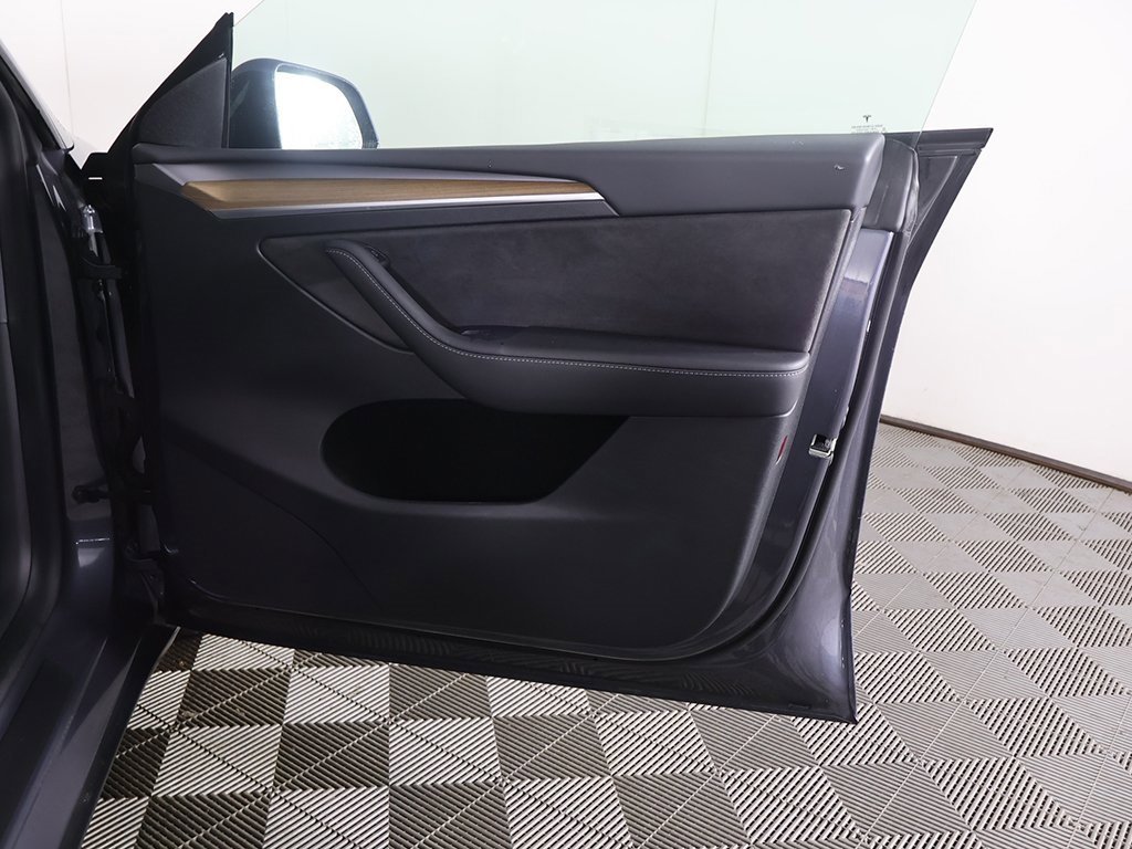 Used 2023 Tesla Model Y Long Range image 24