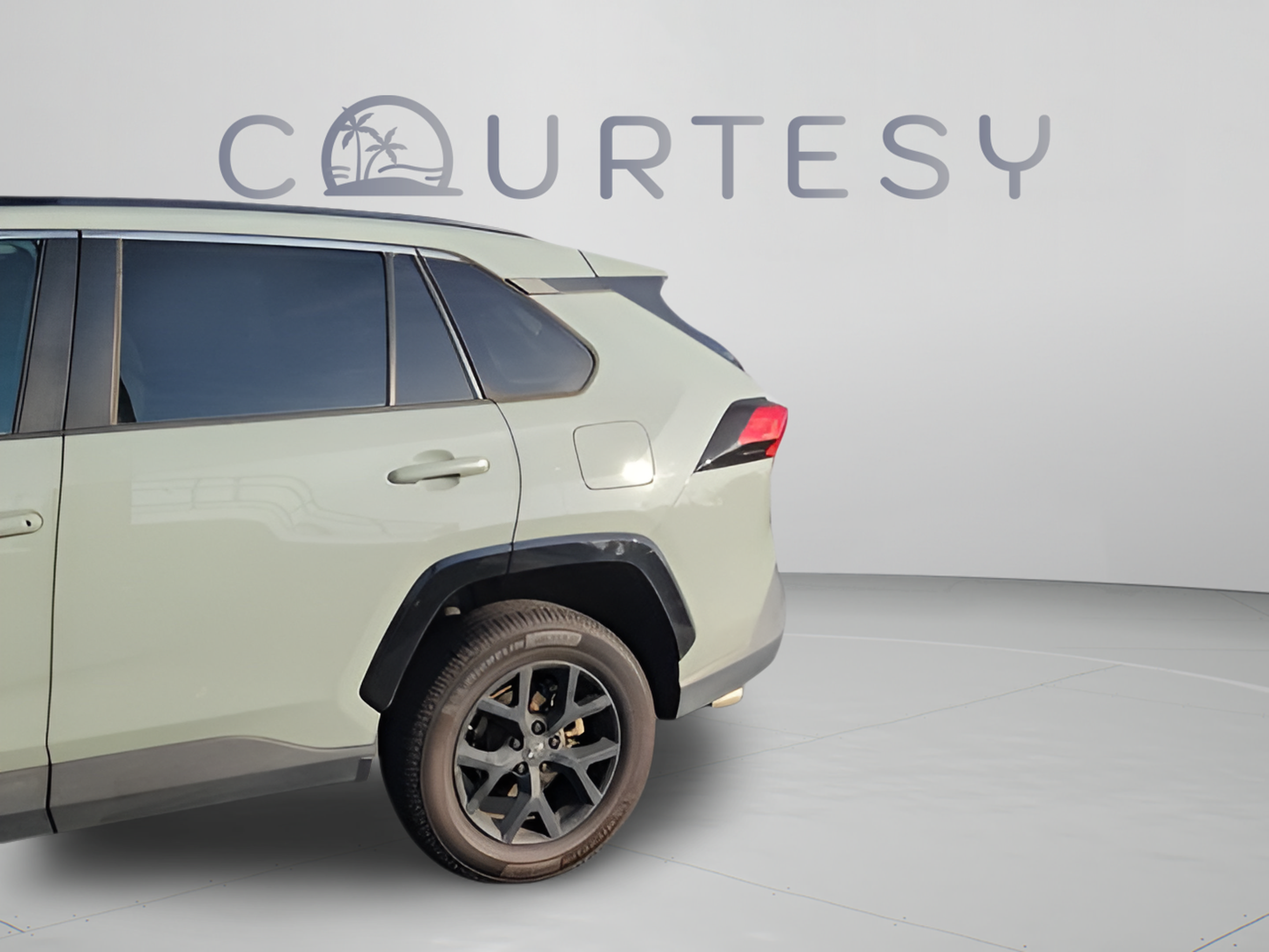 Used 2022 Toyota RAV4 XLE w/ Convenience Package FWD image 10
