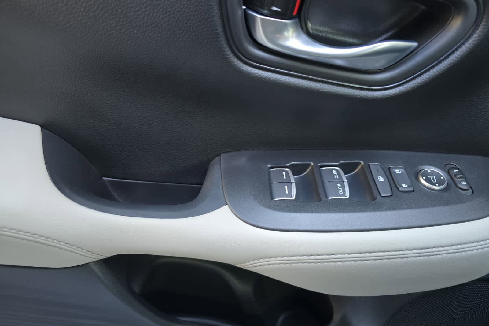 New 2026 Honda HR-V EX-L image 14