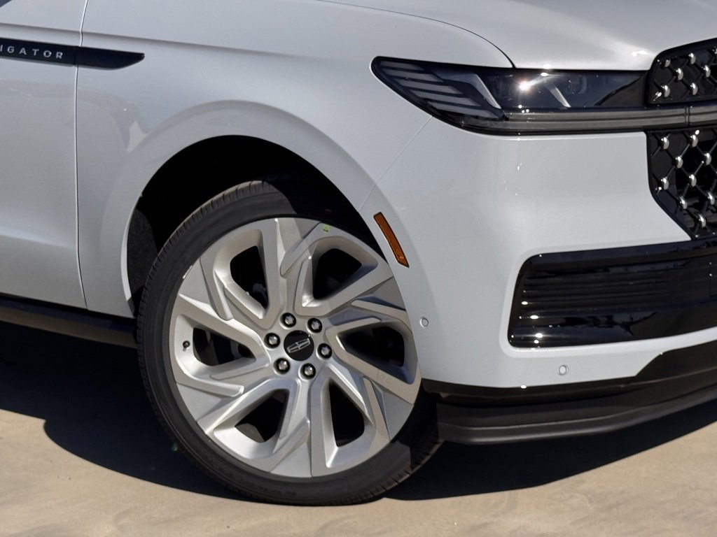 New 2025 Lincoln Navigator Black Label image 4