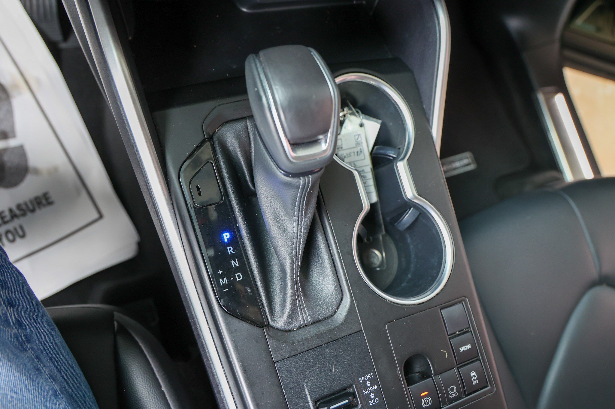 Used 2023 Toyota Highlander XLE FWD image 25