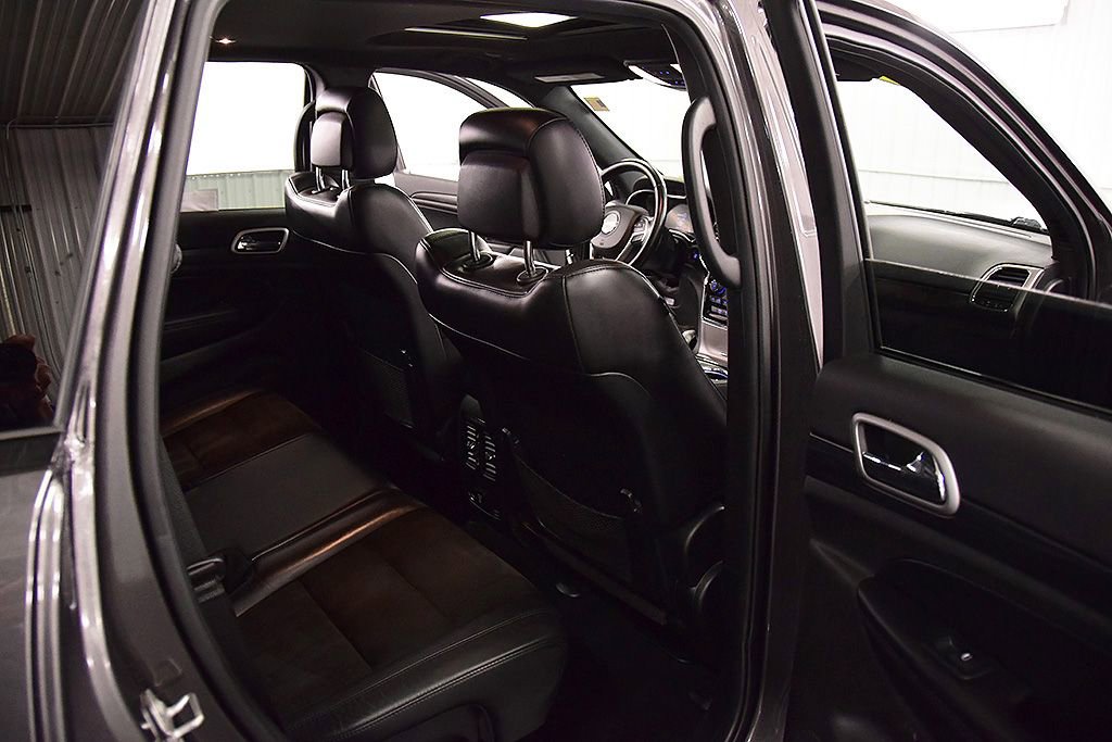 Used 2020 Jeep Grand Cherokee Altitude AWD/4WD image 32