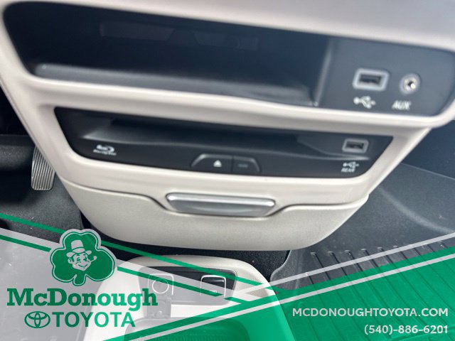 Used 2020 Chrysler Pacifica Limited w/ Advanced Safetytec Group FWD image 24