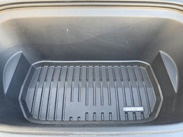 Used 2024 Tesla Model Y Long Range AWD/4WD image 23