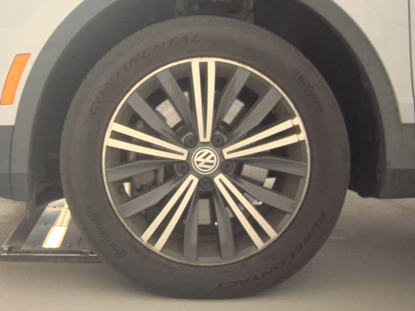 Used 2019 Volkswagen Tiguan SEL AWD/4WD image 11