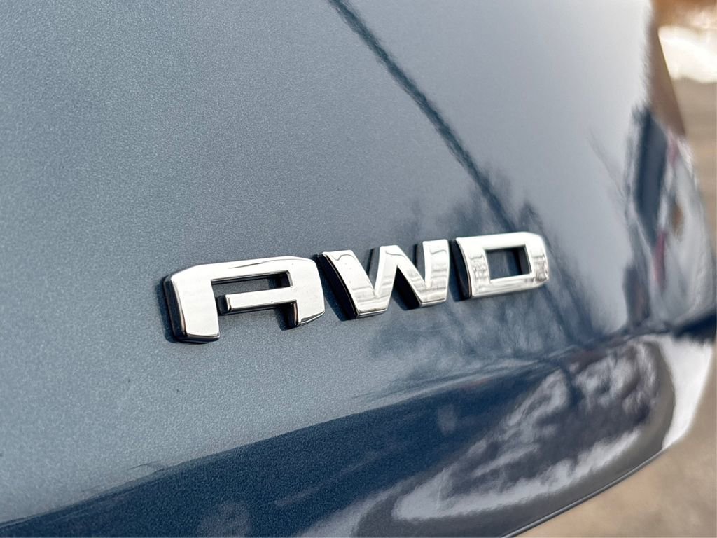 Used 2024 GMC Terrain SLE AWD/4WD image 14