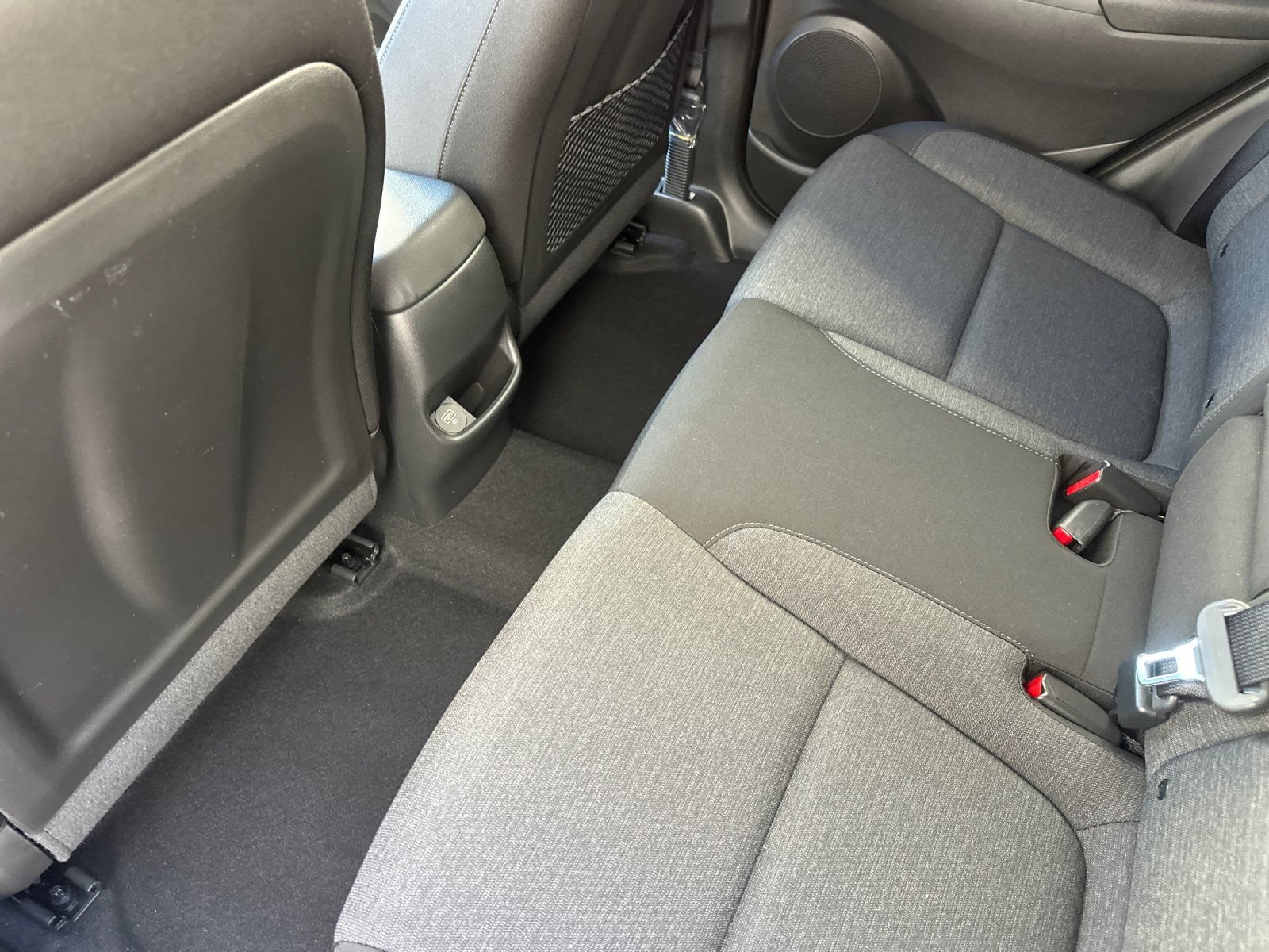 Used 2023 Hyundai Kona SE w/ Cargo Package FWD image 12