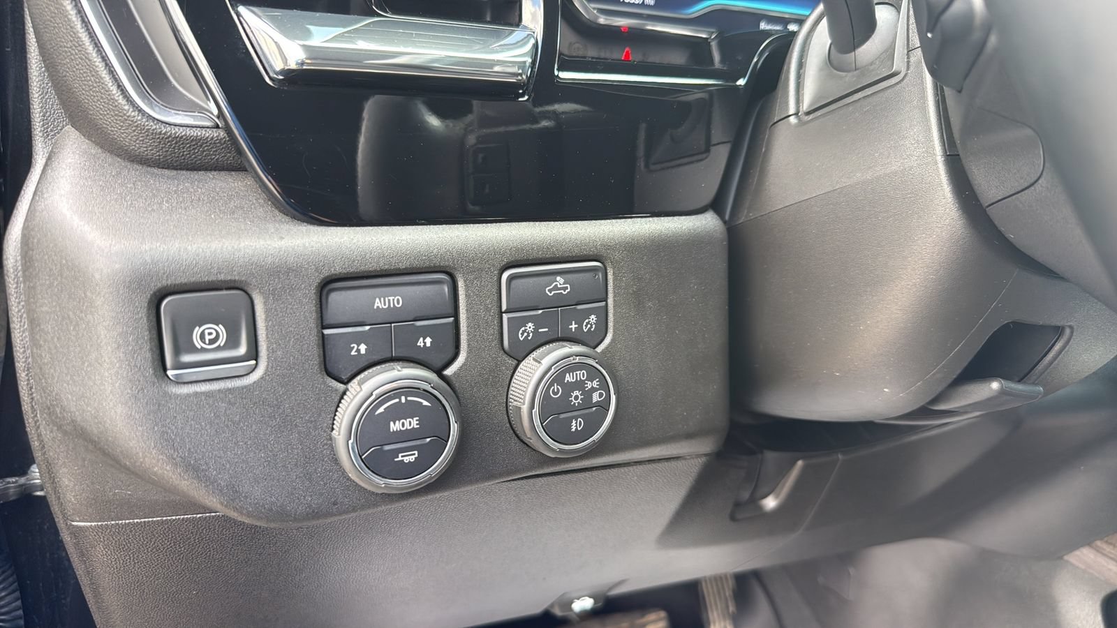 Used 2024 Chevrolet Silverado 1500 RST AWD/4WD image 17