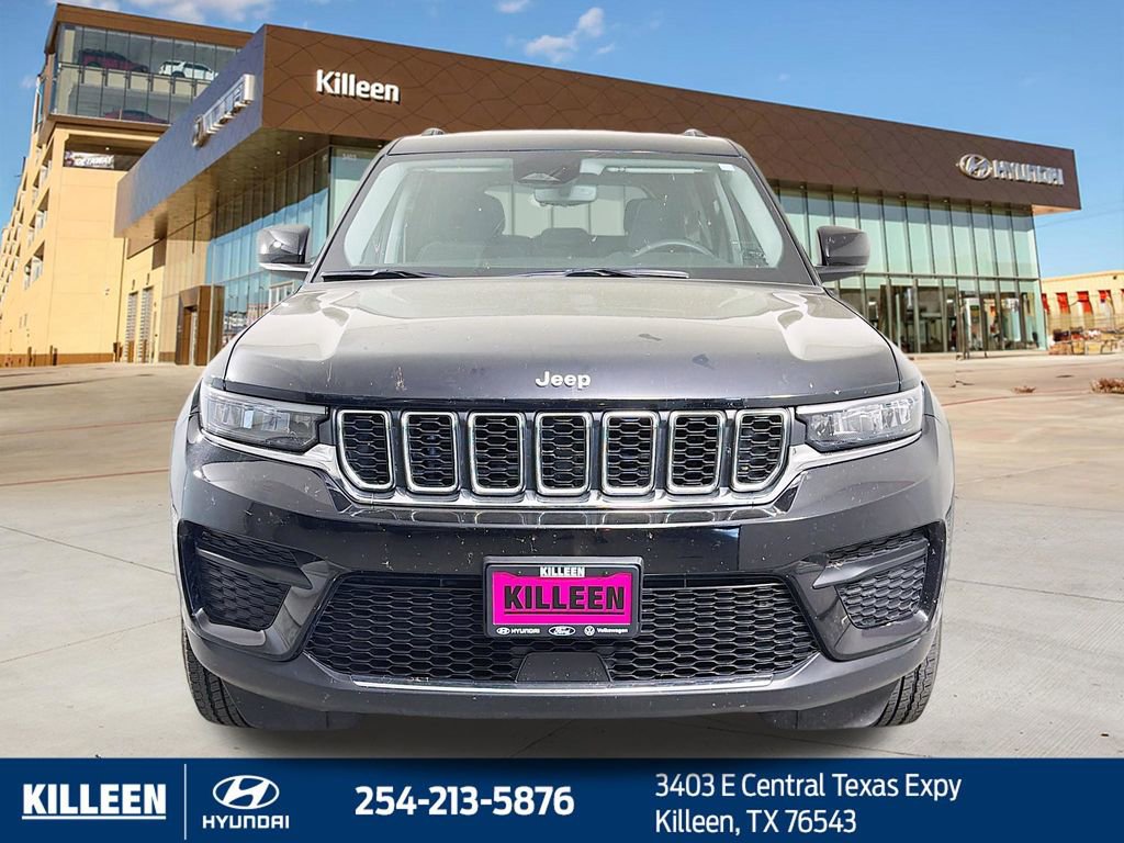 Used 2023 Jeep Grand Cherokee Laredo AWD/4WD image 2