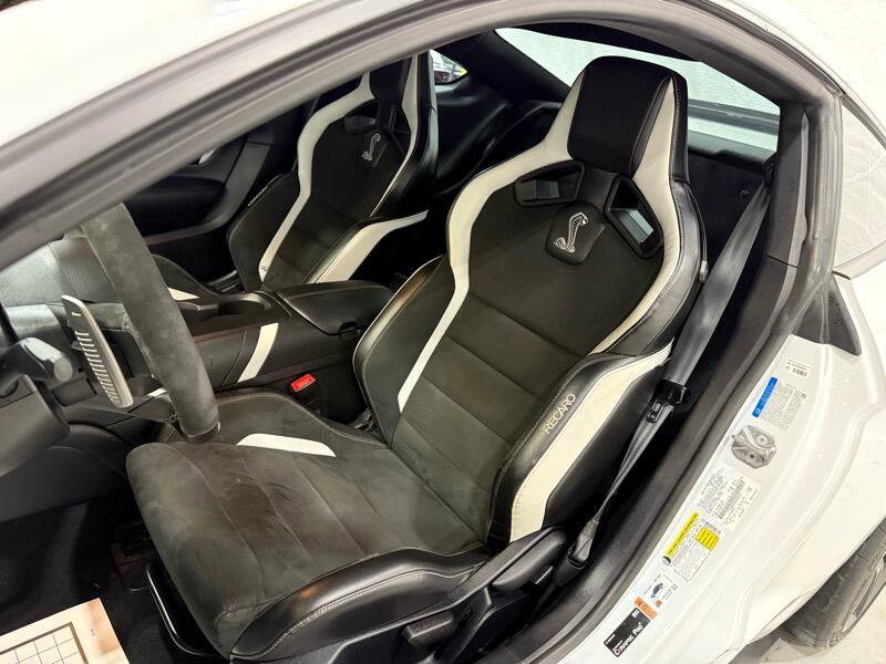 Used 2021 Ford Mustang Shelby GT500 w/ Carbon Fiber Track Pack image 18