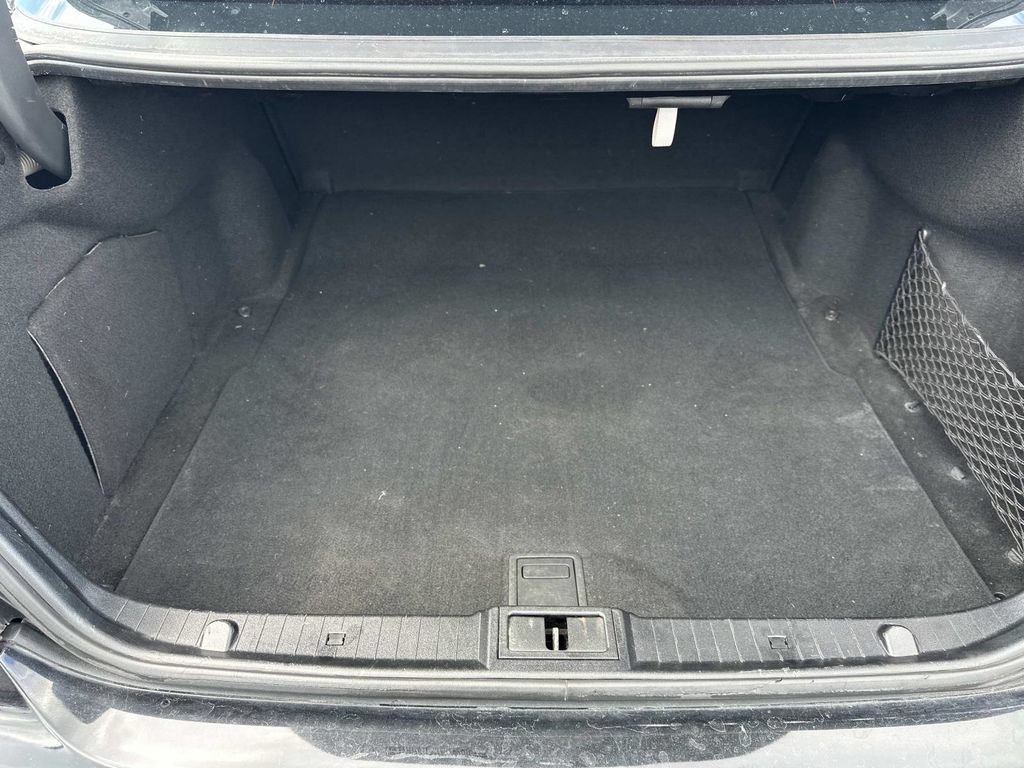 Used 2009 Mercedes-Benz E 350 4MATIC Sedan image 10
