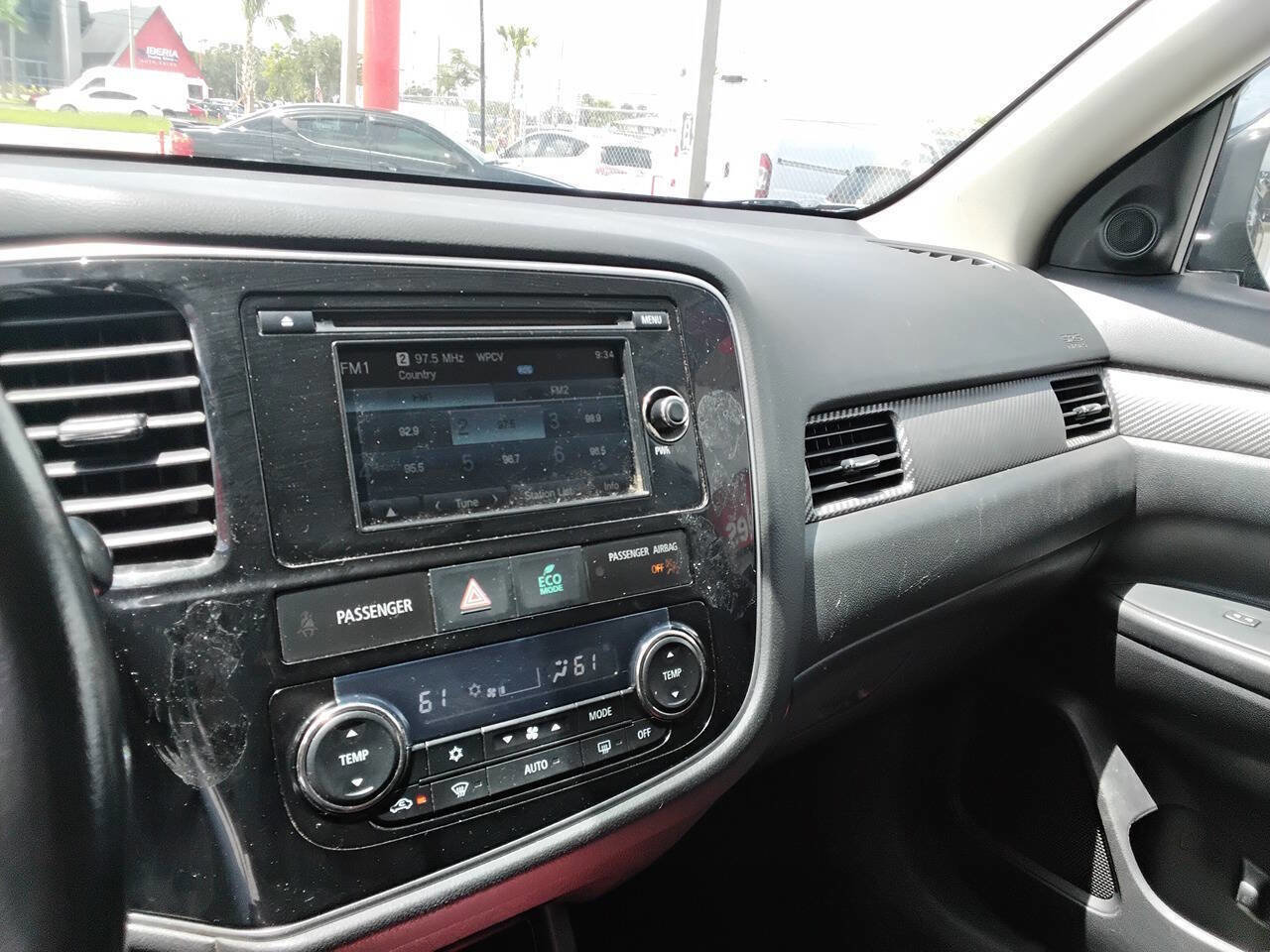 Used 2014 Mitsubishi Outlander SE image 13