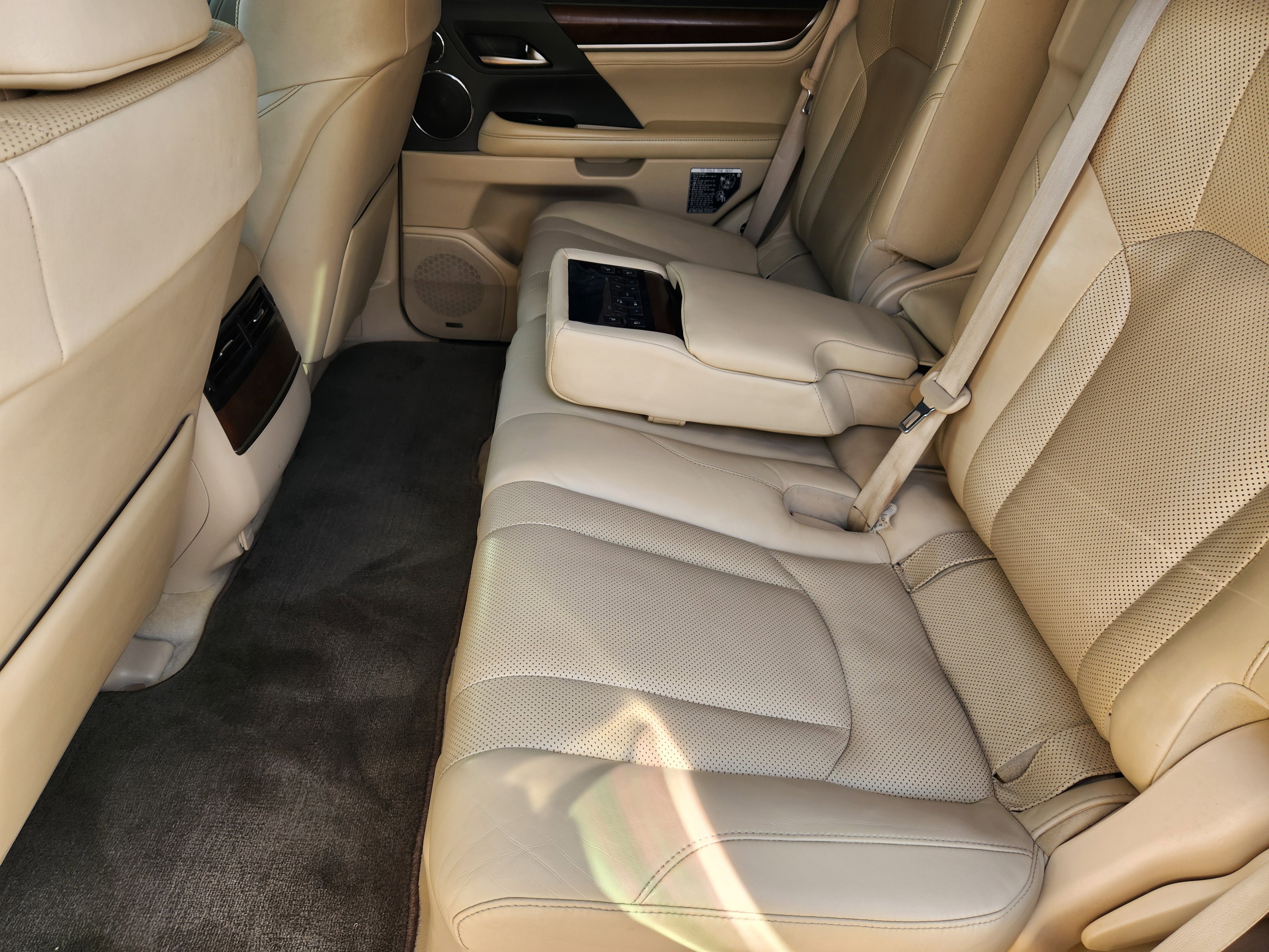 Used 2016 Lexus LX 570 4WD image 36