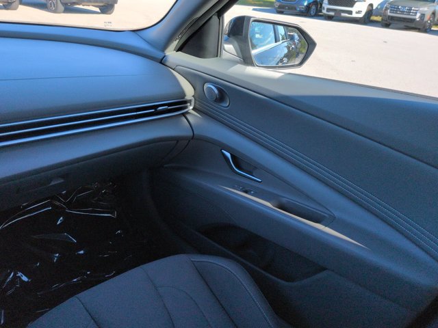 Used 2025 Hyundai Elantra SEL w/ Cargo Package FWD image 15