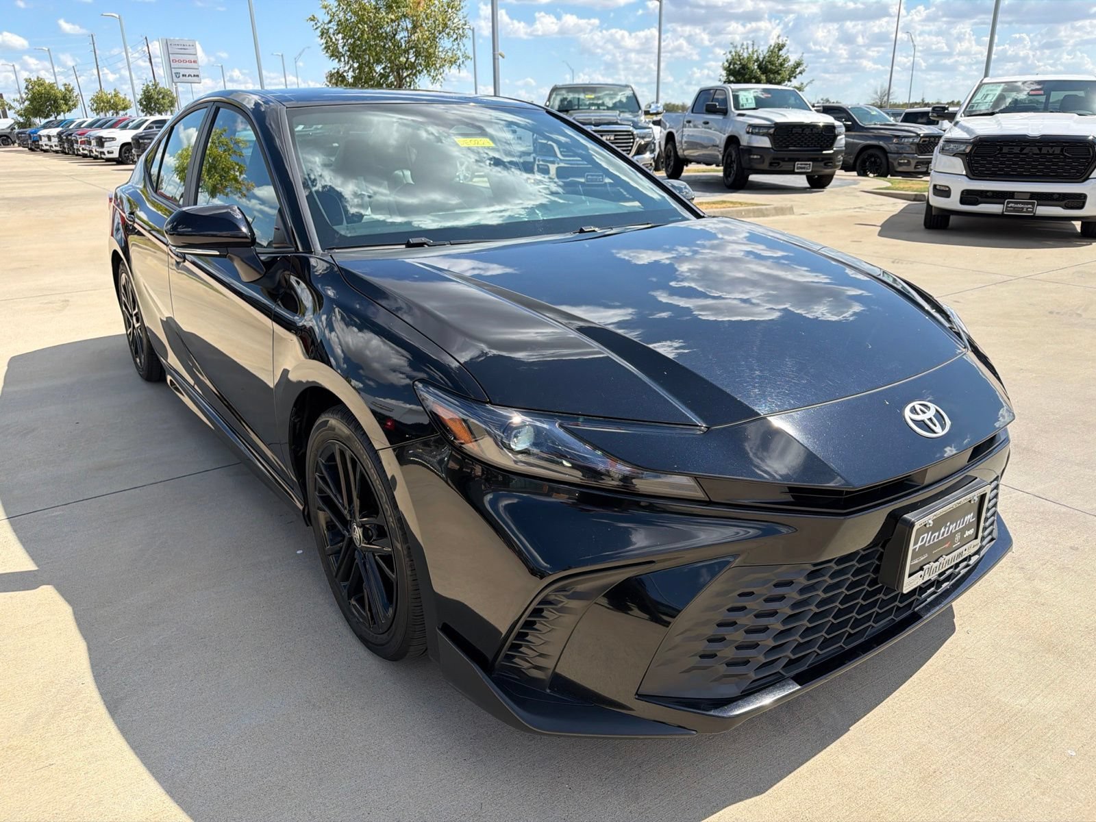 Used 2025 Toyota Camry SE FWD image 7