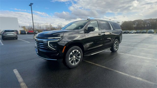 New 2026 Chevrolet Suburban LT image 4