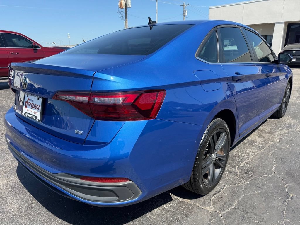 Used 2022 Volkswagen Jetta SE FWD image 6