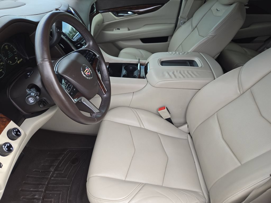 Used 2015 Cadillac Escalade Luxury AWD/4WD image 13