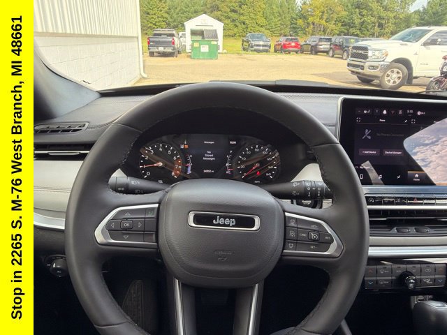 Used 2025 Jeep Compass Limited AWD/4WD image 32