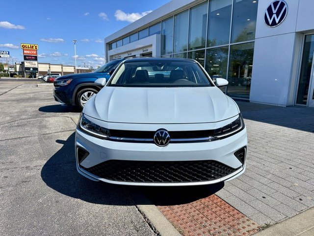 New 2026 Volkswagen Jetta SE image 2