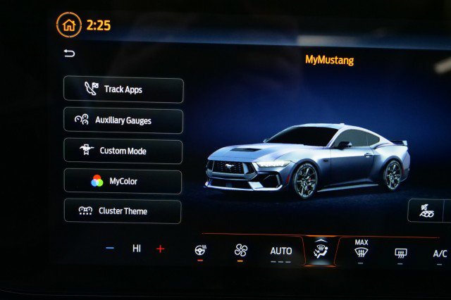 Used 2025 Ford Mustang Dark Horse image 15