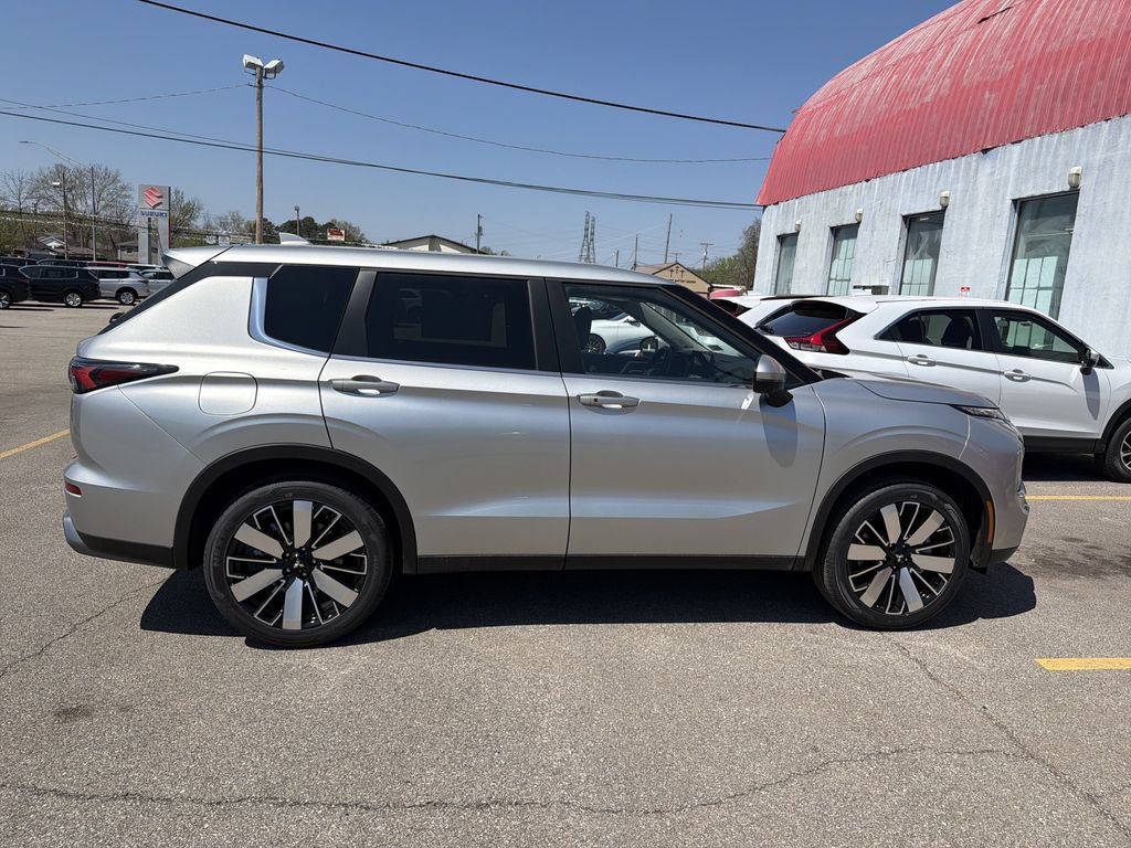 New 2026 Mitsubishi Outlander SE AWD/4WD image 3