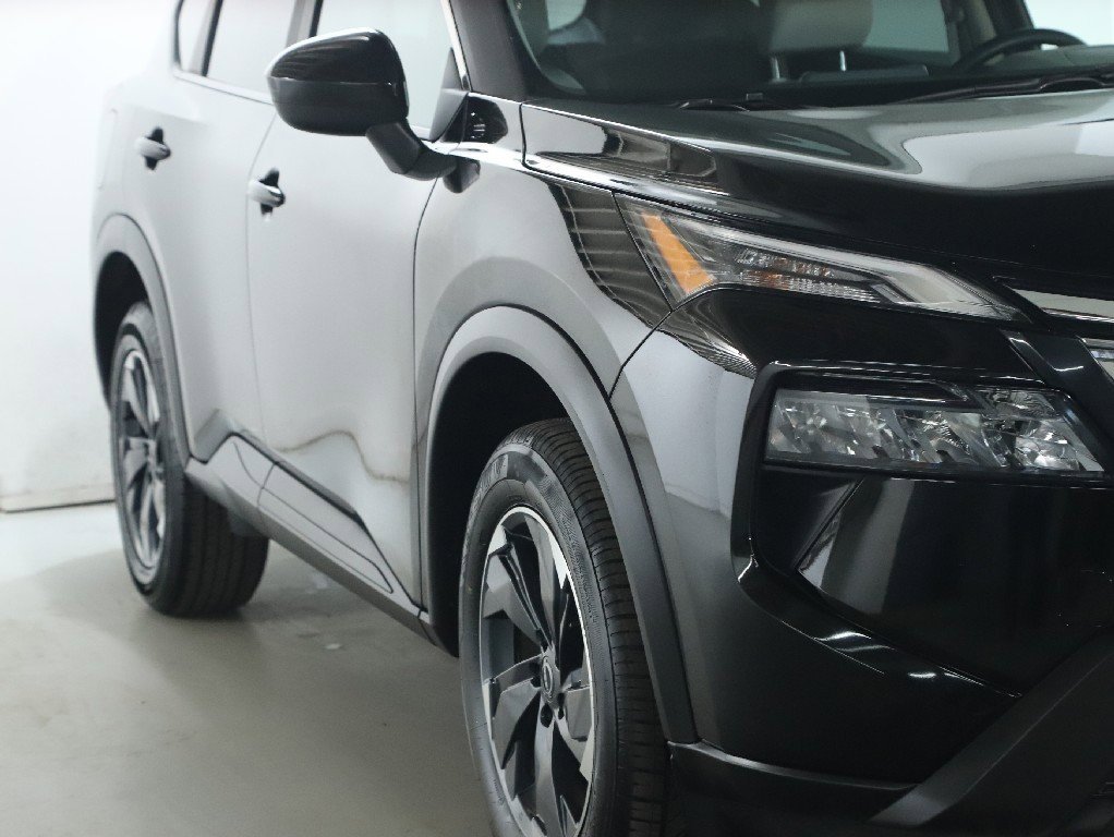 Certified 2025 Nissan Rogue SV image 9