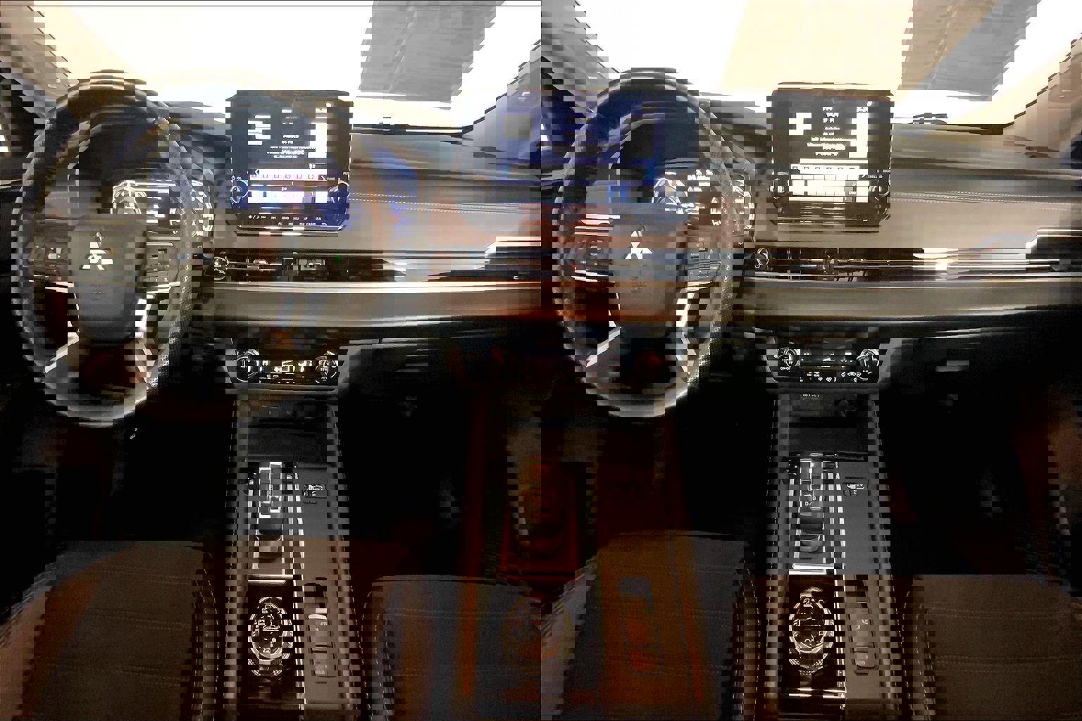 Used 2024 Mitsubishi Outlander SE image 15