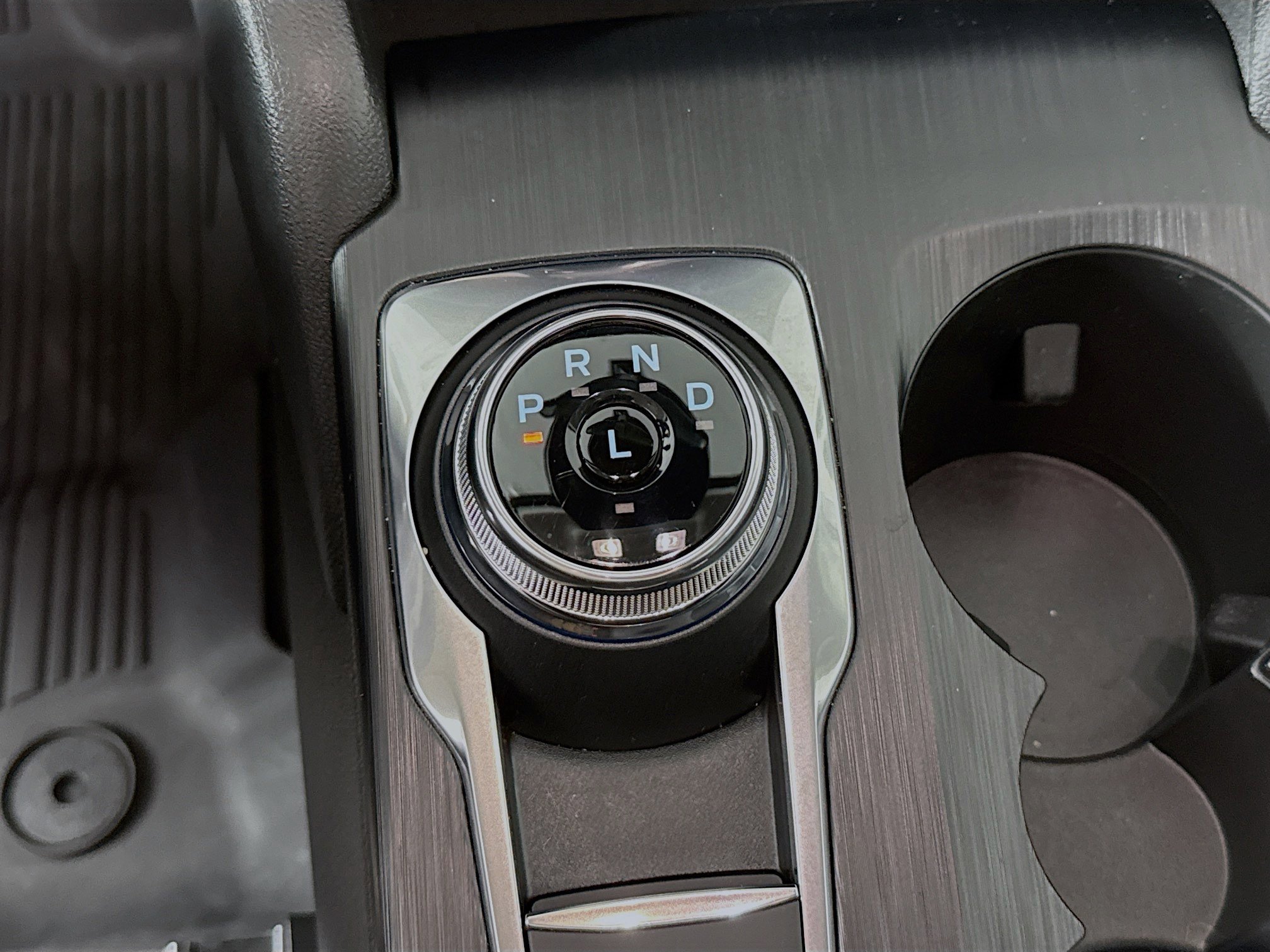 Used 2025 Ford Escape SE w/ Class II Trailer Tow Package image 62