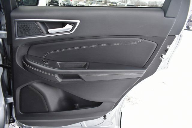 Used 2024 Ford Edge Titanium image 44