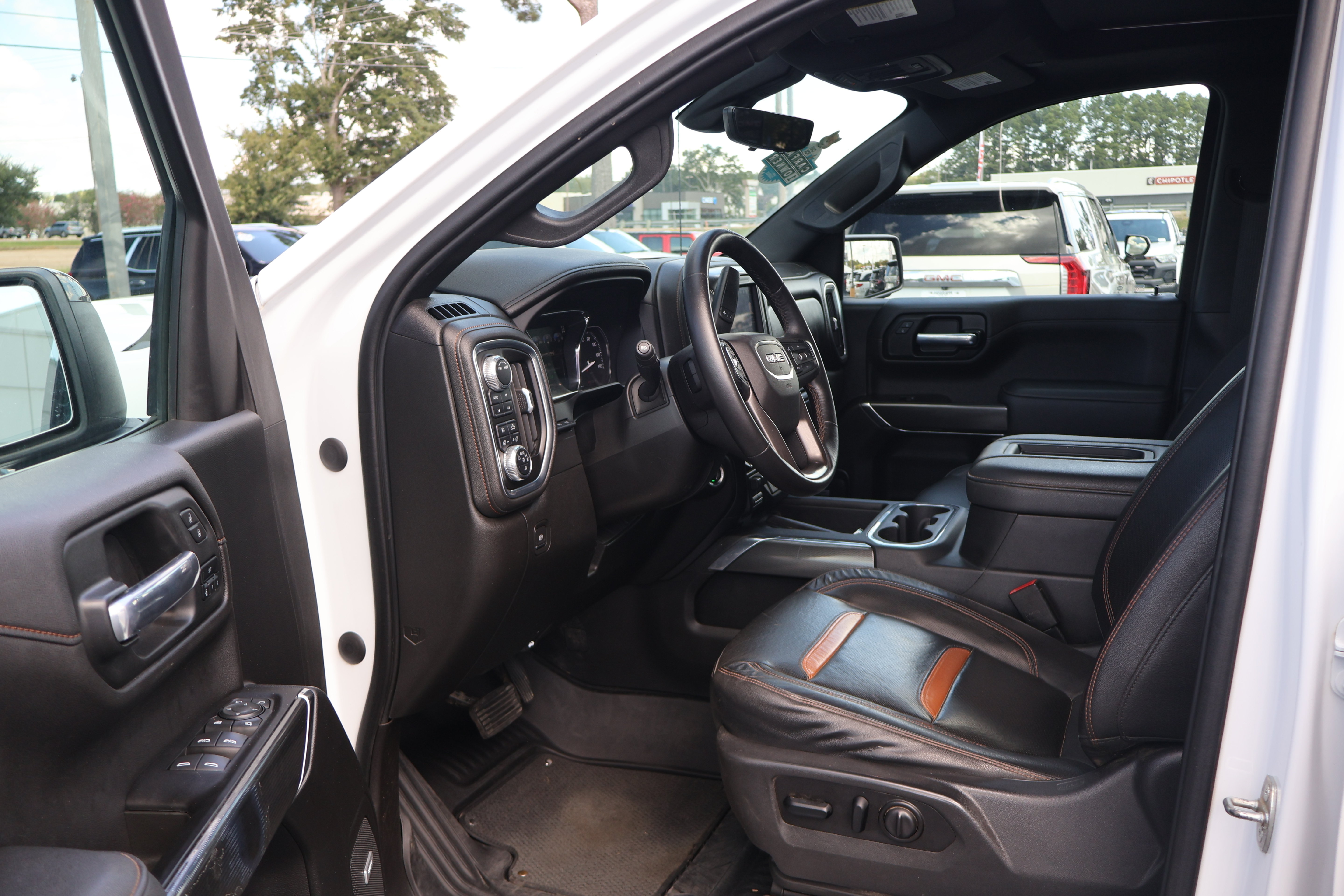 Used 2021 GMC Sierra 1500 AT4 w/ AT4 Value Package AWD/4WD image 5