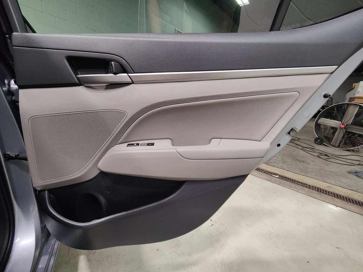 Used 2017 Hyundai Elantra Limited w/ Limited Tech Package 04 FWD image 15